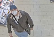 Muž, který se podílel na krádeži v obchodě. Foto PČR